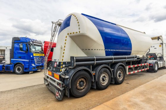 FELDBINDER EUT 40.3- 40.000 L CEMENT/CIMENT/ZEMENT Feldbinder EUT 40.3- 40.000 L CEMENT/CIMENT/ZEMENT 2011 2 Tanker semi t...