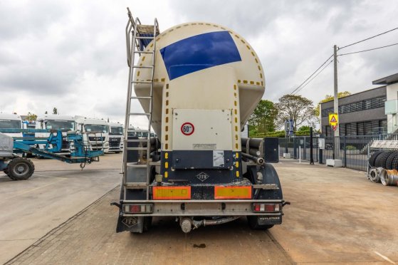 FELDBINDER EUT 40.3- 40.000 L CEMENT/CIMENT/ZEMENT Feldbinder EUT 40.3- 40.000 L CEMENT/CIMENT/ZEMENT 2011 2 Tanker semi t...