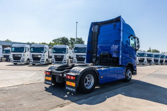 VOLVO FH 420 590 2015 2 Tractor Units image 5