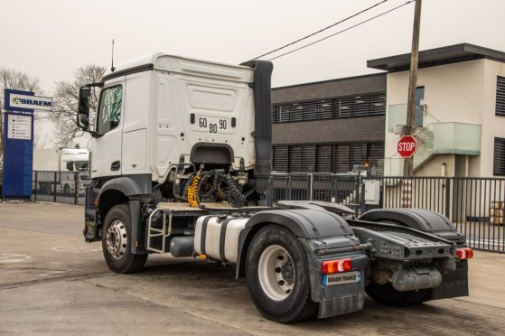 MERCEDES AROCS(no Actros) 1845LS+E6+HYDRAULIQUE Mercedes-Benz AROCS(no Actros) 1845LS+E6+HYDRAULIQUE 2014 2 Tractor Units ...