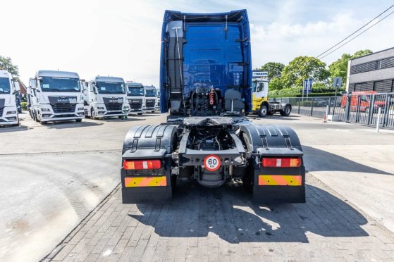 VOLVO FH 420 590 2015 2 Tractor Units image 18
