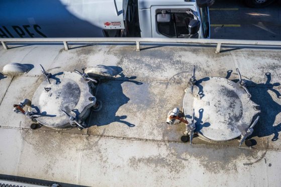 RENAULT PREMIUM 320 DXI+CITERNE ALIMENTAIRE ( engine problem) PREMIUM 320 DXI+CITERNE ALIMENTAIRE ( engine problem) 2007 2...