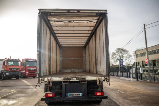 VOLVO FM330-6x2-10 pneus/tires-intarder FM330-6x2-10 pneus/tires-intarder 2011 2 image 36