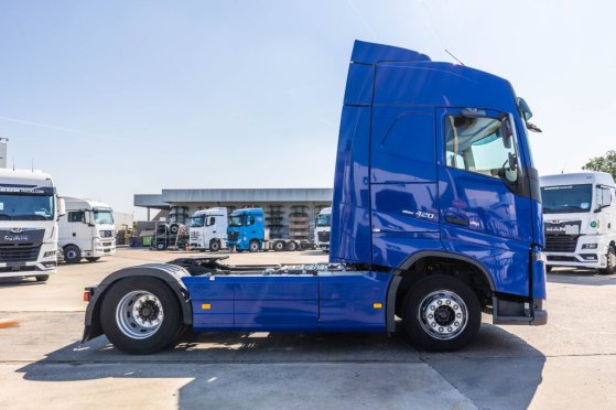 VOLVO FH 420 590 2015 2 Tractor Units image 6