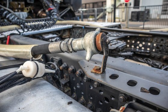 MERCEDES AROCS 1843 LS (NO ACTROS)+ HYDRAULIQUE Mercedes-Benz AROCS 1843 LS (NO ACTROS)+ HYDRAULIQUE 2015 2 Tractor Units ...