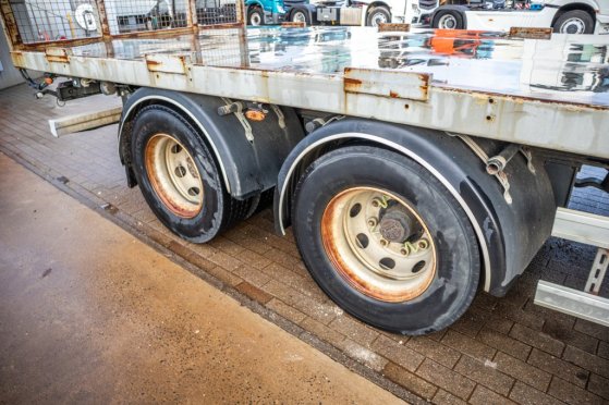 LECITRAILER VOLAILLE/GEFLÛGEL/POULTRY+REHAUSSABLE Lecitrailer VOLAILLE/GEFLÛGEL/POULTRY+REHAUSSABLE 2011 2 Flatbed open tr...