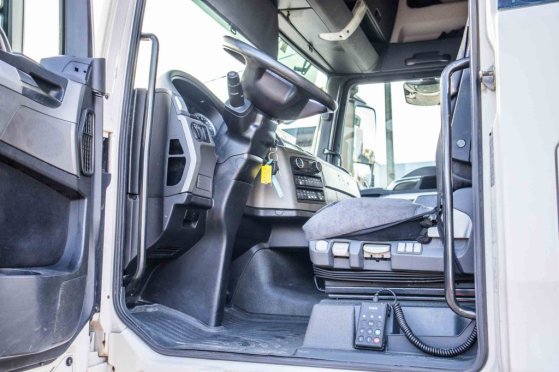 MAN TGX 18.440 XLX BLS + INTARDER TGX 18.440 XLX BLS + INTARDER 2016 2 Tractor Units image 6