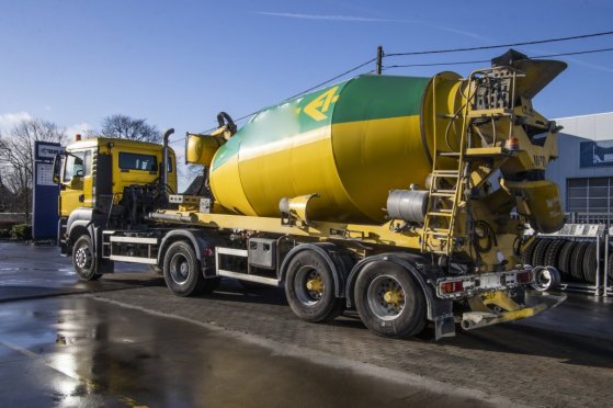 DE BUF MIXER/MALAXEUR/MISCHER-10M3 (gestuurd/gelenkt/dir./steering) De Buf MIXER/MALAXEUR/MISCHER-10M3 (gestuurd/gelenkt/d...