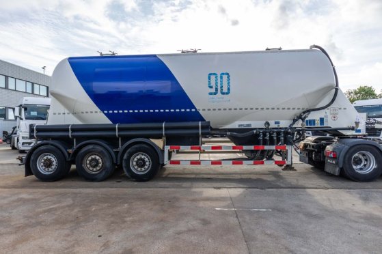 FELDBINDER EUT 40.3- 40.000 L CEMENT/CIMENT/ZEMENT Feldbinder EUT 40.3- 40.000 L CEMENT/CIMENT/ZEMENT 2011 2 Tanker semi t...