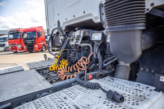 MERCEDES AROCS 1845 HAD + HYDR. AROCS 1845 HAD + HYDR. 2017 2 Tractor Units image 7