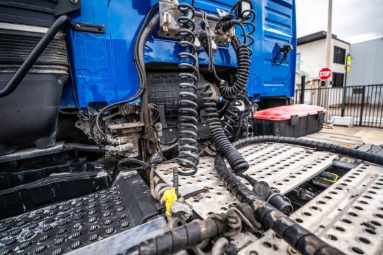 VOLVO FM 420 + KIPHYDR. FM 420 + KIPHYDR. 2018 2 Tractor Units image 7