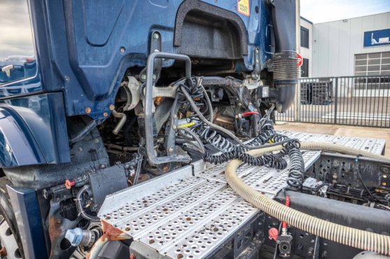MERCEDES AROCS 1843 LS (NO ACTROS)+ HYDRAULIQUE Mercedes-Benz AROCS 1843 LS (NO ACTROS)+ HYDRAULIQUE 2015 2 Tractor Units ...