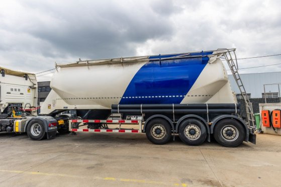 FELDBINDER EUT 40.3- 40.000 L CEMENT/CIMENT/ZEMENT Feldbinder EUT 40.3- 40.000 L CEMENT/CIMENT/ZEMENT 2011 2 Tanker semi t...