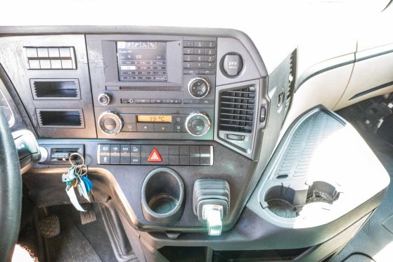 MERCEDES ACTROS 1848 LS Mercedes-Benz ACTROS 1848 LS 2015 2 Tractor Units image 21
