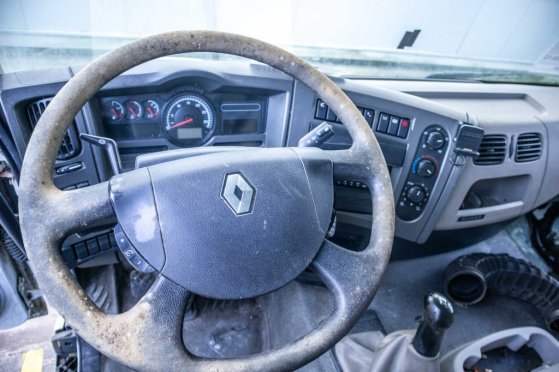 RENAULT PREMIUM 320 DXI+CITERNE ALIMENTAIRE ( engine problem) PREMIUM 320 DXI+CITERNE ALIMENTAIRE ( engine problem) 2007 2...