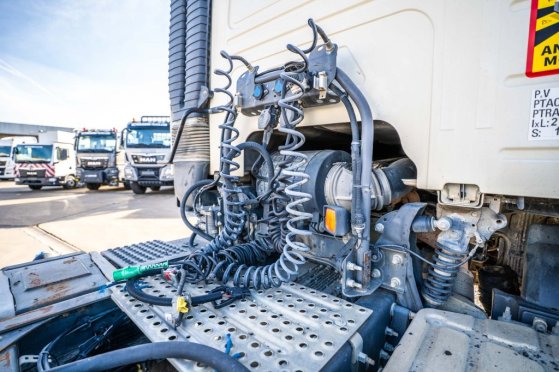 VOLVO FMX 460 GLOB + HYDR FMX 460 GLOB + HYDR 2016 2 Tractor Units image 9