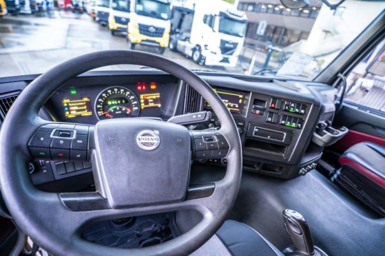 VOLVO FMX 460 GLOB + HYDR FMX 460 GLOB + HYDR 2017 2 Tractor Units image 9