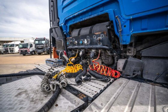 MAN TGX 26.580 XL BLS+INTARDER+BIG AXLES+HYDR. TGX 26.580 XL BLS+INTARDER+BIG AXLES+HYDR. 2017 2 Tractor Units image 24