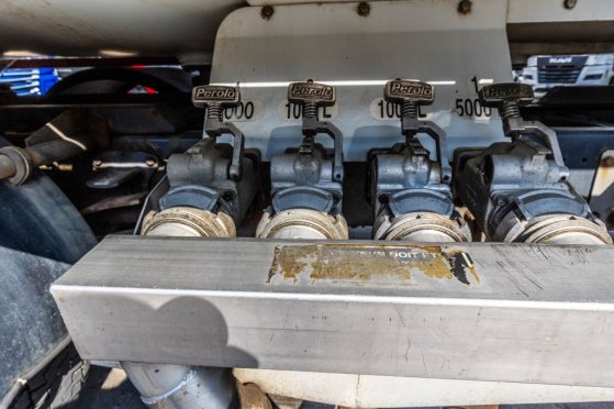 RENAULT PREMIUM 270 + MAGYAR 14000L+4COMP PREMIUM 270 + MAGYAR 14000L+4COMP 2002 2 image 24