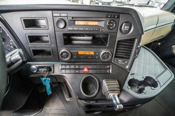 MERCEDES ACTROS 1845 LS Mercedes-Benz ACTROS 1845 LS 2015 2 Tractor Units image 39