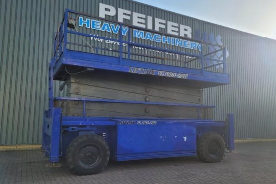 Liftlux SL205-25 D4WDS/P As-Is, Diesel, 4x4 Drive, Hydraul Liftlux SL205-25 D4WDS/P As-Is, Diesel, 4x4 Drive, Hydraul 2001...
