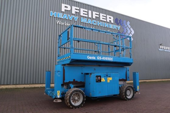 Genie GS4069DC Electric, 14m Working Height, 363kg Capac GS4069DC Electric, 14m Working Height, 363kg Capac 2014 2 Scissor...