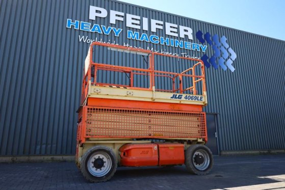 JLG 4069LE Electric, 14.2m Working Height, 360kg Capac 4069LE Electric, 14.2m Working Height, 360kg Capac 2008 2 Scissor L...