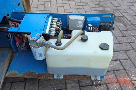 Genie GS2632 Electric, 10m Working Height, 227kg Capacit GS2632 Electric, 10m Working Height, 227kg Capacit 2011 2 Scissor...