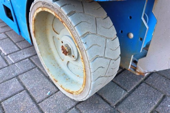 Genie GS2632 Electric, 10m Working Height, Non Marking T GS2632 Electric, 10m Working Height, Non Marking T 2015 2 Scissor...