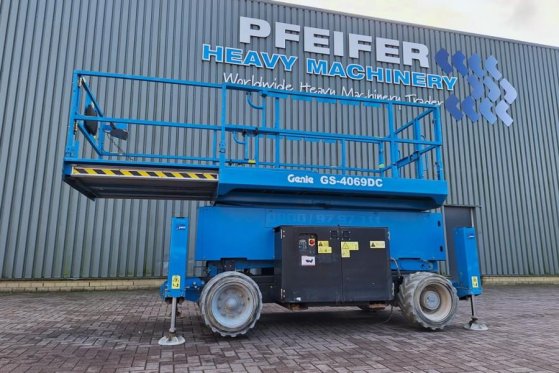 Genie GS4069DC Electric, 14m Working Height, 363kg Capac GS4069DC Electric, 14m Working Height, 363kg Capac 2015 2 Scissor...