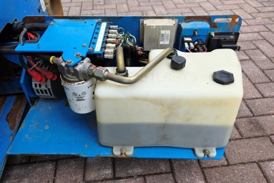 Genie GS2632 Electric, 10m Working Height, Non Marking T GS2632 Electric, 10m Working Height, Non Marking T 2011 2 Scissor...