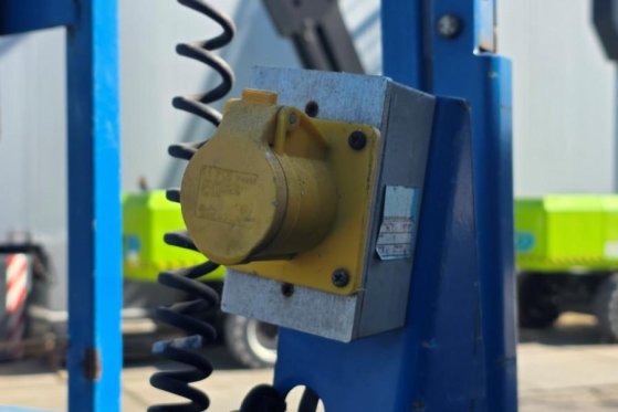 Genie GS3246 Electric, Working Height 11.75 m, 318kg Cap GS3246 Electric, Working Height 11.75 m, 318kg Cap 2015 2 Scissor...