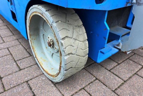 Genie GS3246 Electric, Working Height 11.75 m, 318kg Cap GS3246 Electric, Working Height 11.75 m, 318kg Cap 2015 2 Scissor...