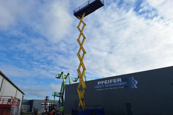JLG 245-25 Diesel, 4x4 Drive, 26m Working Height, 750k 245-25 Diesel, 4x4 Drive, 26m Working Height, 750k 2008 2 Scissor L...