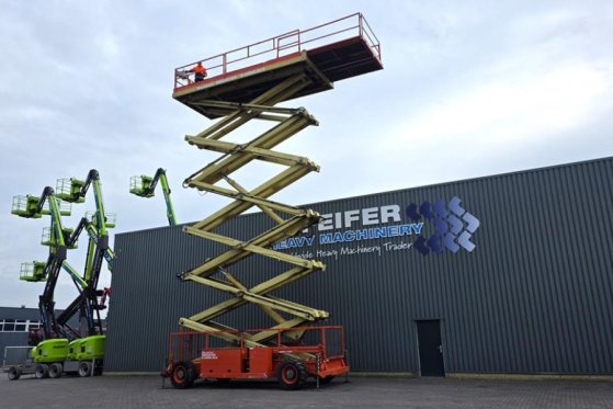 Holland Lift G-300DL30/S Diesel, 4x4x4 Drive, 33.5m Working Hei Holland lift G-300DL30/S Diesel, 4x4x4 Drive, 33.5m Workin...