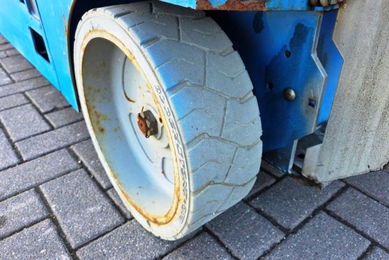 Genie GS2632 Electric, 10m Working Height, Non Marking T GS2632 Electric, 10m Working Height, Non Marking T 2015 2 Scissor...