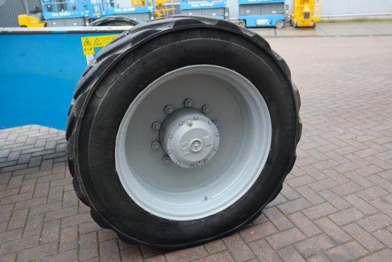 Genie S125 Diesel, 4x4x4 Drive, 40.1m Working Height, 24 S125 Diesel, 4x4x4 Drive, 40.1m Working Height, 24 2013 2 image 23