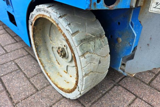 Genie GS2632 Electric, 10m Working Height, Non Marking T GS2632 Electric, 10m Working Height, Non Marking T 2013 2 Scissor...
