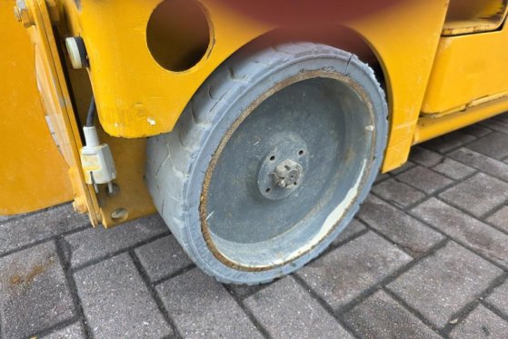 Haulotte Compact 8 Electric, 8.2m Working Height, 350kg Cap Haulotte Compact 8 Electric, 8.2m Working Height, 350kg Cap 20...