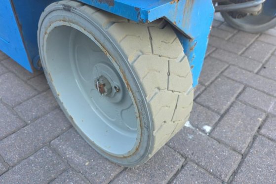 Genie GS3246 Electric, Working Height 11.75 m, 318kg Cap GS3246 Electric, Working Height 11.75 m, 318kg Cap 2015 2 Scissor...