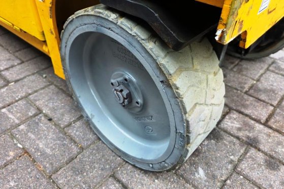 Haulotte Compact 8 Electric, 8.2m Working Height, 350kg Cap Haulotte Compact 8 Electric, 8.2m Working Height, 350kg Cap 20...
