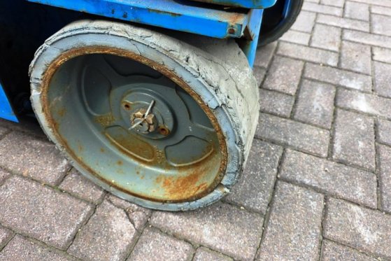 Genie GS2632 Electric, 10m Working Height, 227kg Capacit GS2632 Electric, 10m Working Height, 227kg Capacit 2011 2 Scissor...