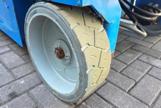 Genie GS3246 Electric, Working Height 11.75 m, 318kg Cap GS3246 Electric, Working Height 11.75 m, 318kg Cap 2015 2 Scissor...