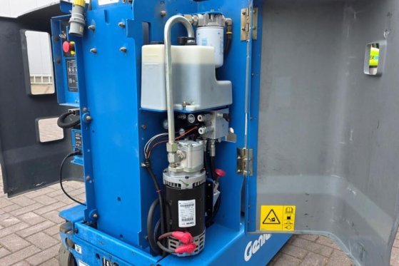 Genie GR15 Electric, 6.5m Working Height, 227kg Capacity GR15 Electric, 6.5m Working Height, 227kg Capacity 2014 2 image 12