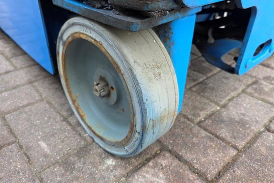 Genie GR15 Electric, 6.5m Working Height, 227kg Capacity GR15 Electric, 6.5m Working Height, 227kg Capacity 2014 2 image 12