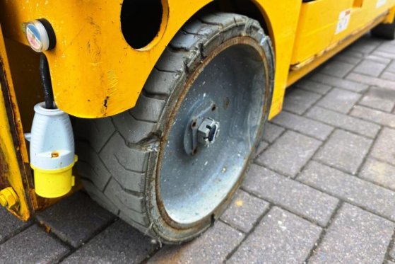 Haulotte Compact 10N Electric, 10m Working Height, 230kg Ca Haulotte Compact 10N Electric, 10m Working Height, 230kg Ca 20...