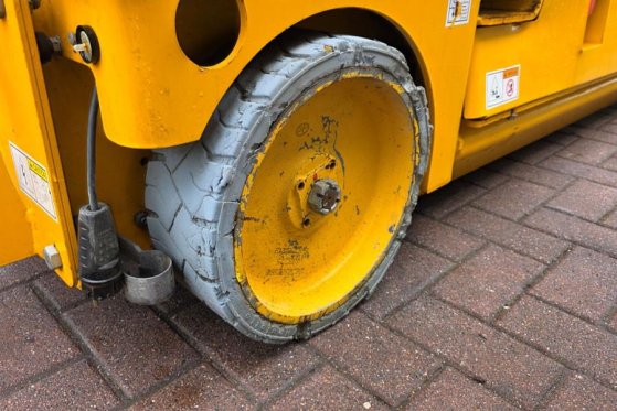 Haulotte Compact 8 As-Is, Electric, 8m Working Height, 350k Haulotte Compact 8 As-Is, Electric, 8m Working Height, 350k 20...