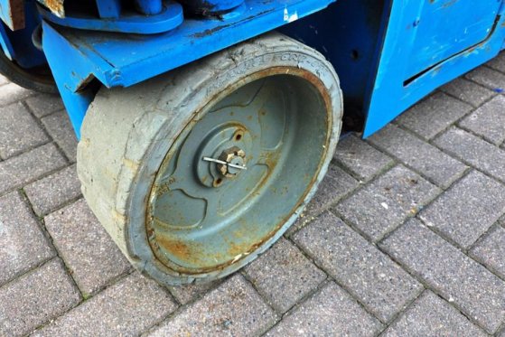 Genie GS2632 Electric, 10m Working Height, 227kg Capacit GS2632 Electric, 10m Working Height, 227kg Capacit 2011 2 Scissor...
