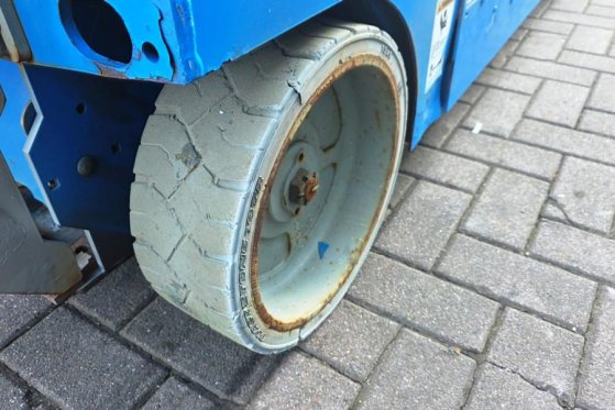 Genie GS2632 Electric, 10m Working Height, Non Marking T GS2632 Electric, 10m Working Height, Non Marking T 2015 2 Scissor...