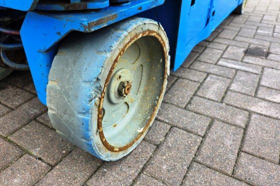 Genie GS2632 Electric, 10m Working Height, Non Marking T GS2632 Electric, 10m Working Height, Non Marking T 2013 2 Scissor...